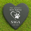 Personlig, hjärtformad gravmarkör för hund — minnesplakett i skiffer för trädgården med namn, datum & hylning